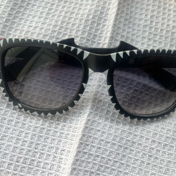 Gap sunglasses 3-8 - Picture 9 of 9